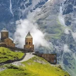 Kazbegi-kerk-bergen van georgie