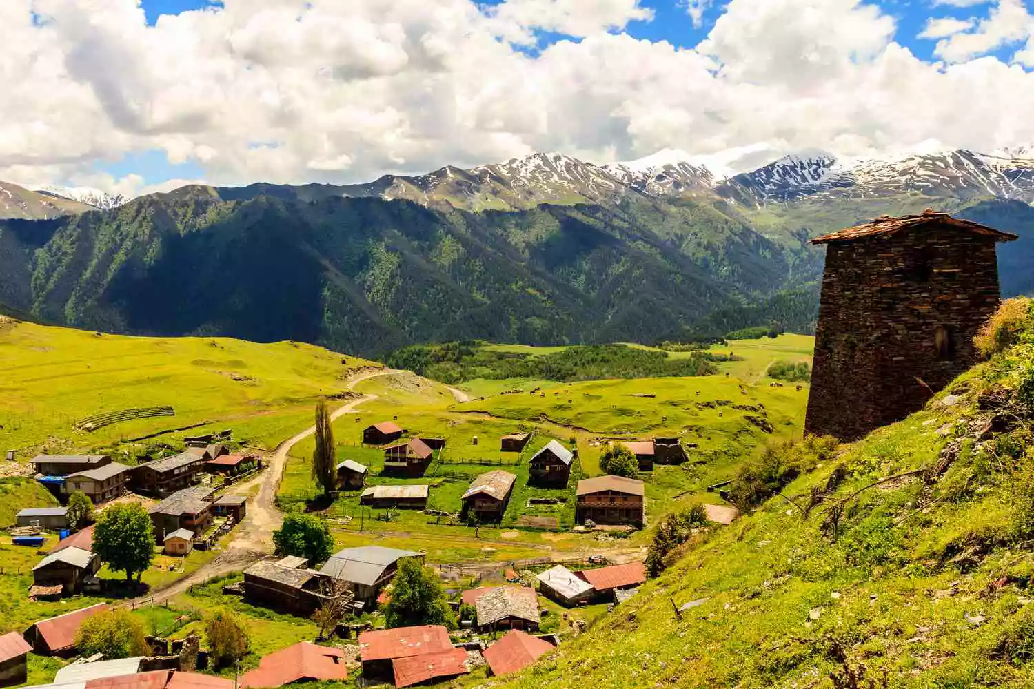 dorp-village-omalo--view-from-above--georgia--tusheti