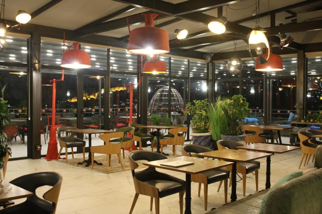 Dakterras — voorbeeld hotel aan zee