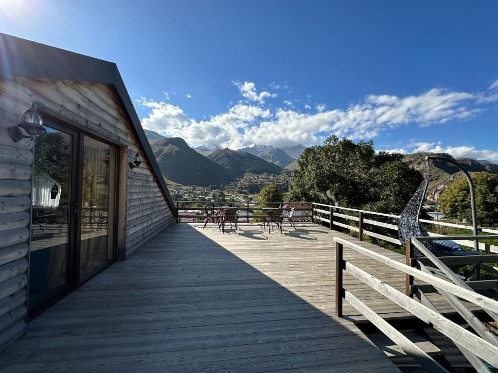 Hotel Nest — voorbeeld Kazbegi-regio