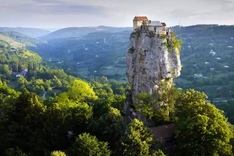 Chiatura, de Katskhi-zuil en door naar Bordzjomi