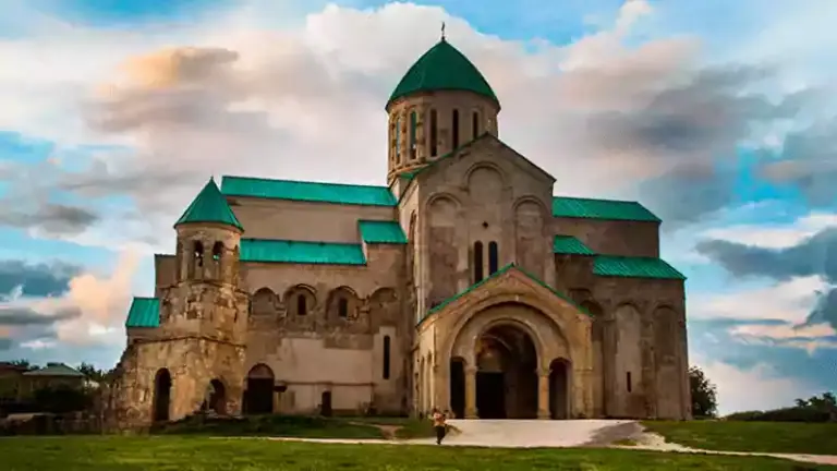 De Bagrati-kathedraal in Koetaisi, de eerste nacht van de reis