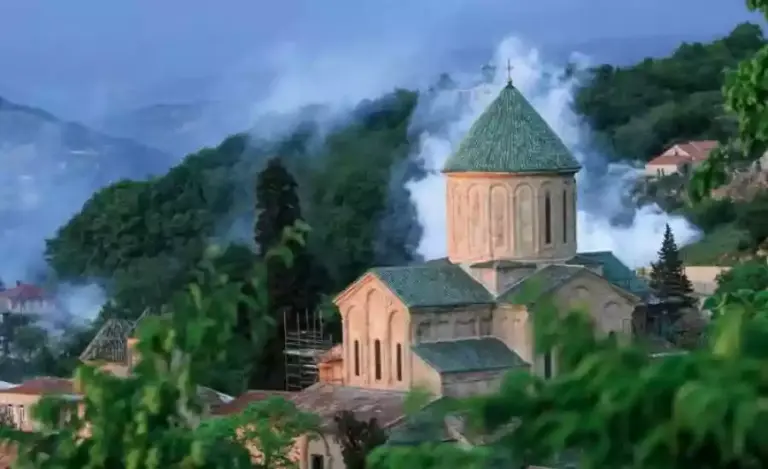 Koetaisi / Bagrati, Gelati en Motsameta