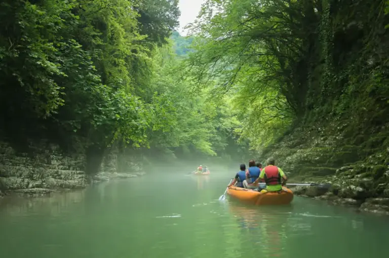 Imereti: Gelati, grot en canyon