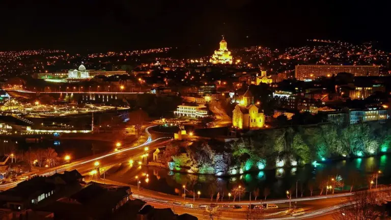 Tbilisi bij nacht