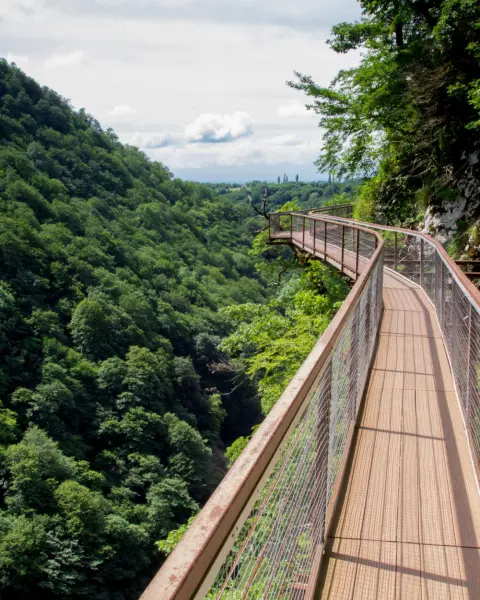 Self-drive West-Georgië: 11 dagen canyons, Svanetië en kust