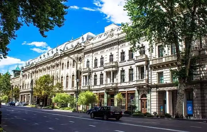 Rustaveli Avenue in Tbilisi met theaters en musea