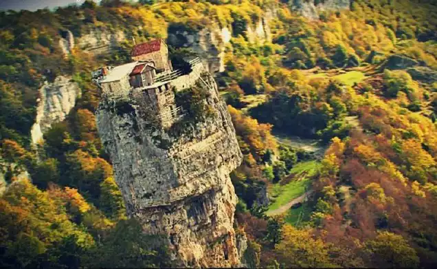 Chiatura, de Katskhi-zuil en door naar Bordzjomi