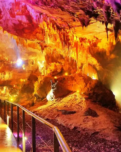 Koetaisi met kinderen: 5 dagen kloven, grotten en dinosaurussporen