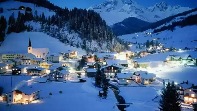 Hooggelegen pistes bij Sadzele in het skigebied Gudauri, Georgië