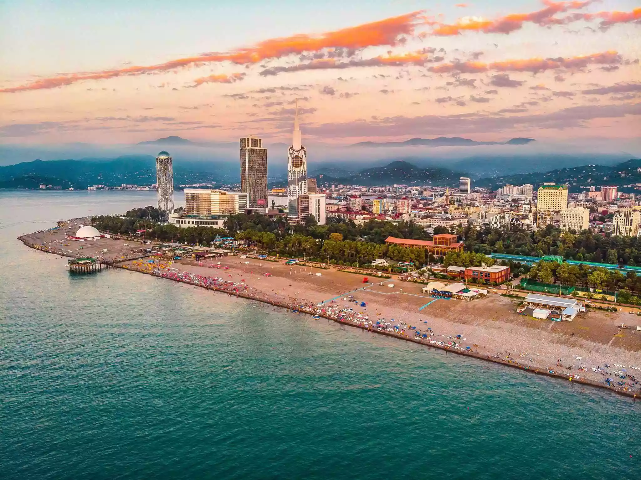 Skyline van Batoemi aan de Zwarte Zee, Georgië
