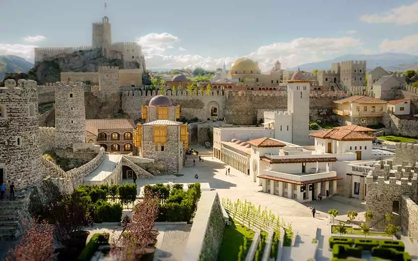 Het herbouwde Rabati-kasteel in Achaltsiche met vestingmuren, een moskee met gouden koepel en binnenplaatsen