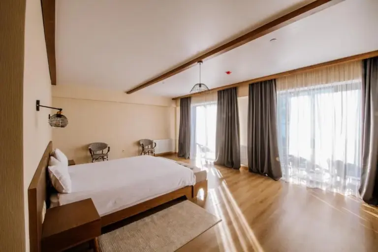 Hotel – Zhabeshi, Adishi en Iprari